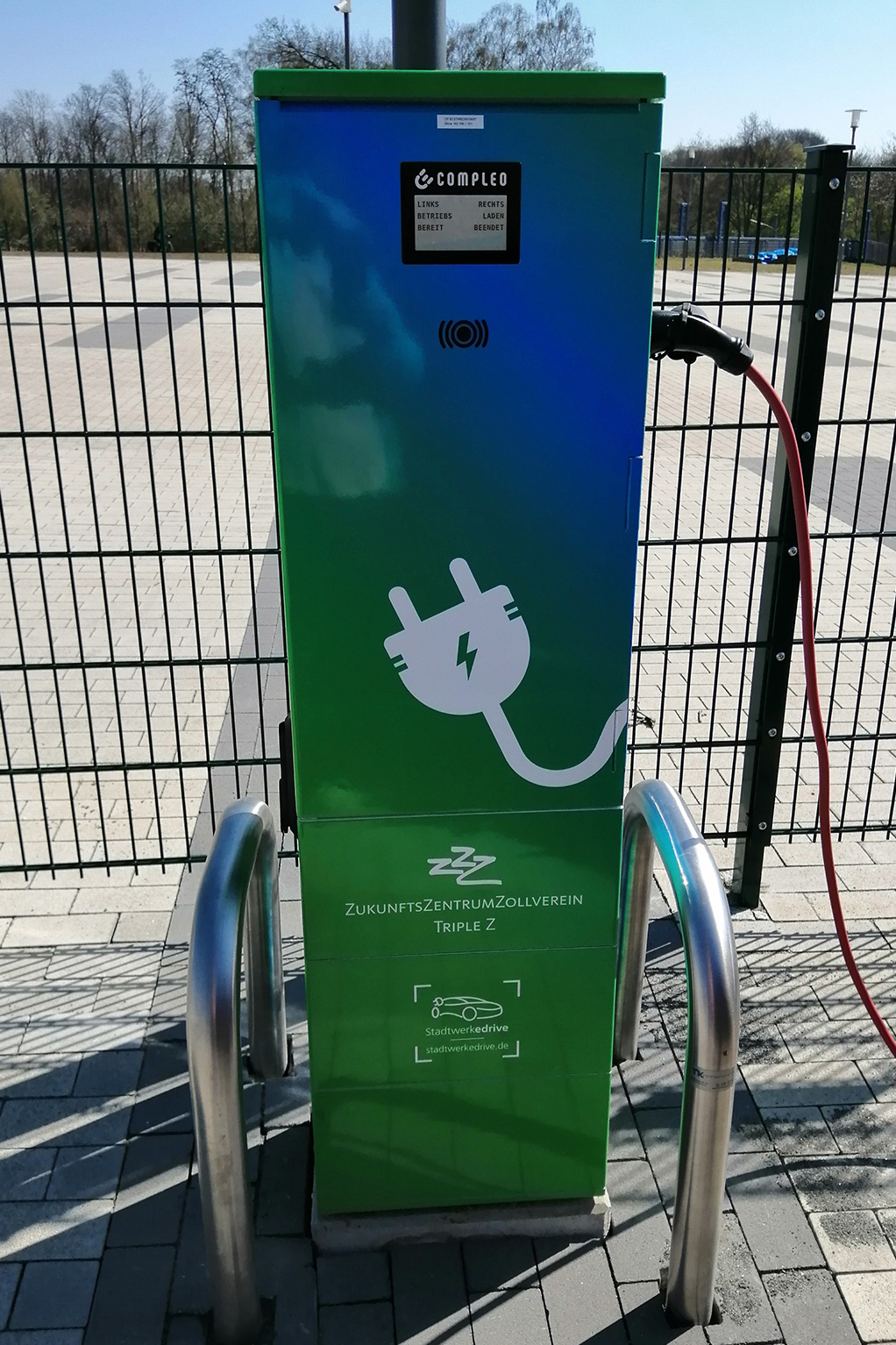 Betrieb-öffentliche-E-Ladesäule_web