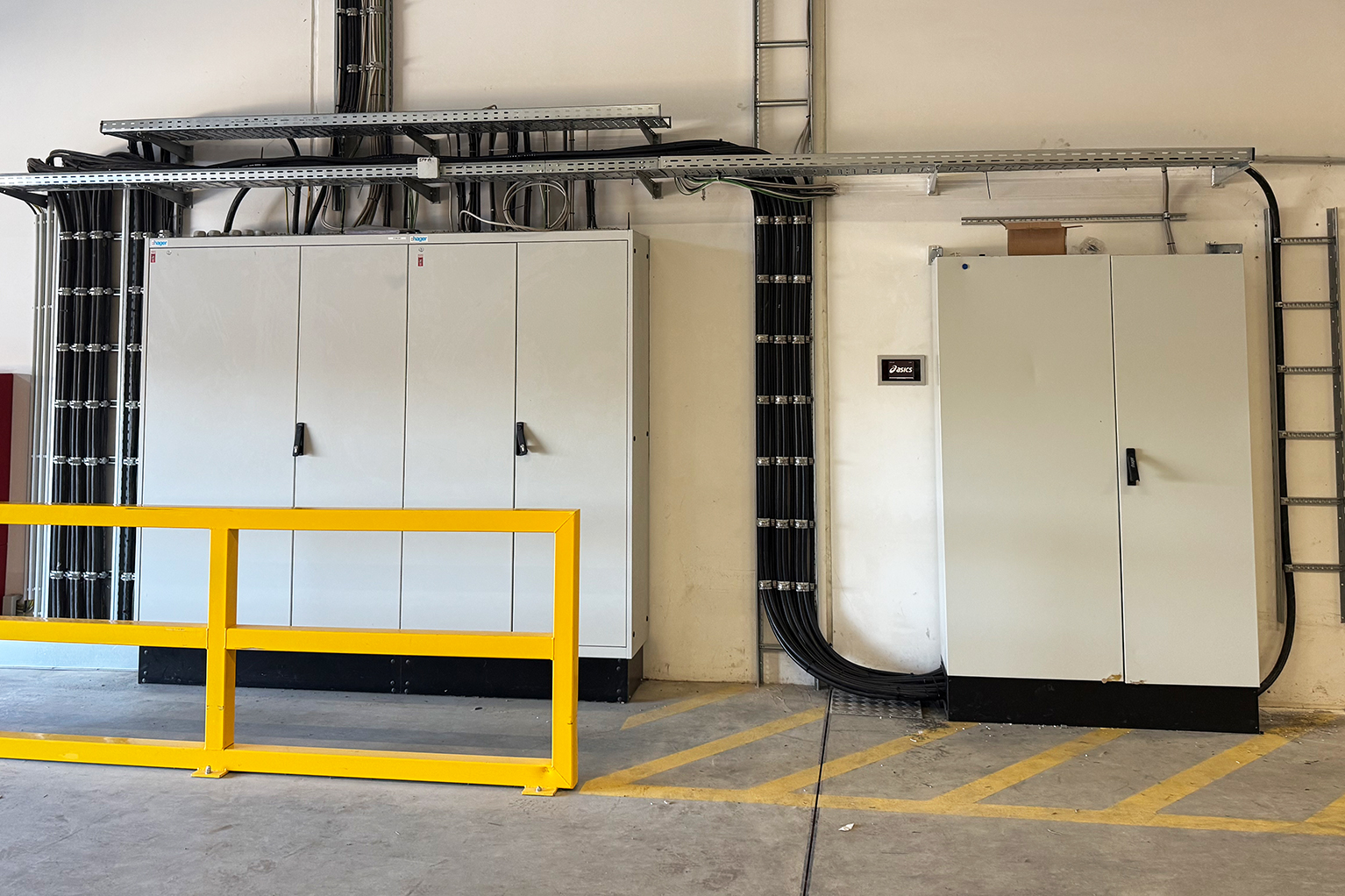 Neue Hallenverteiler in einem Logistikzentrum, umgesetzt von der acdc Systemtechnik GmbH.