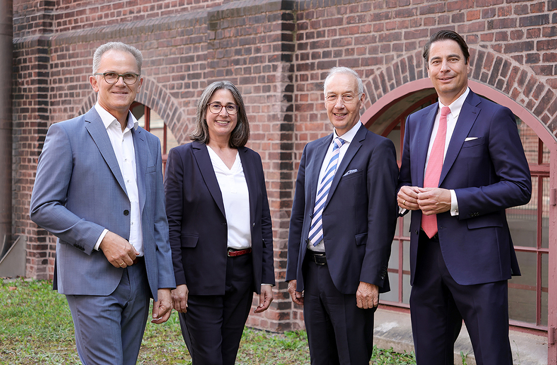 Verabschiedung Clemens Stoffers, v.l. Vorstandsvorsitzender Stefan Kaul, Vorständin Yvonne Golm, Clemens Stoffers, Aufsichtsratsvorsitzender Tobias Frick