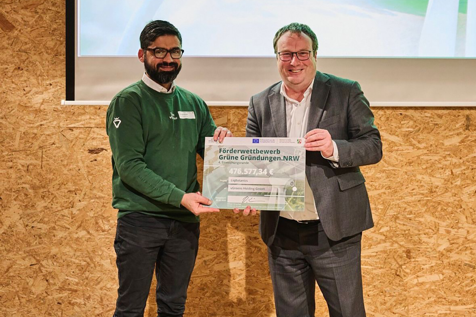 Dr. Sajid Bangash, vGreens, und Oliver Krischer, Minister für Umwelt, Naturschutz und Verkehr des Landes NRW.